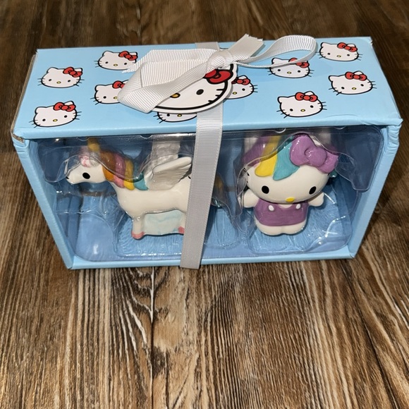 Hello Kitty Salt & Pepper Set🦄 - Picture 2 of 5